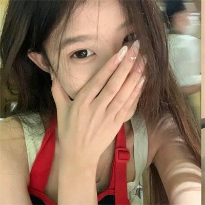 9顶假发的女孩